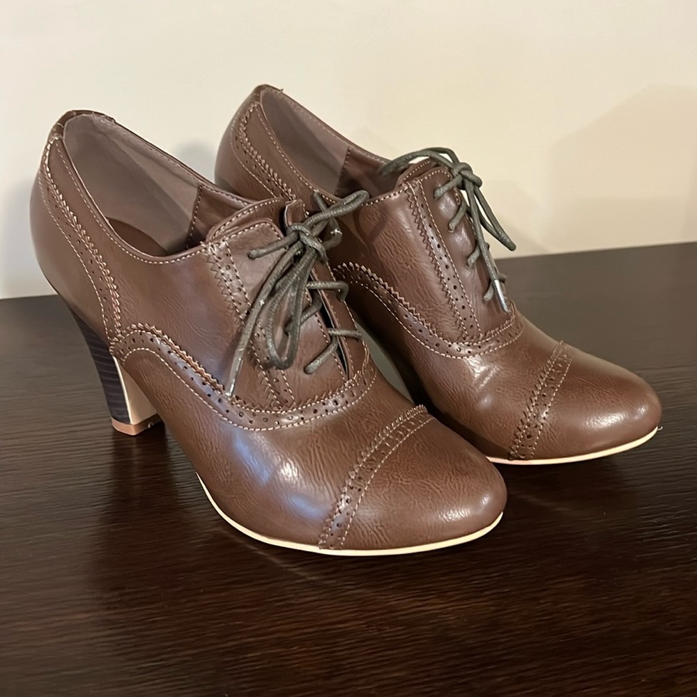 Viva Shoes. Size 39(US 8). Never worn.